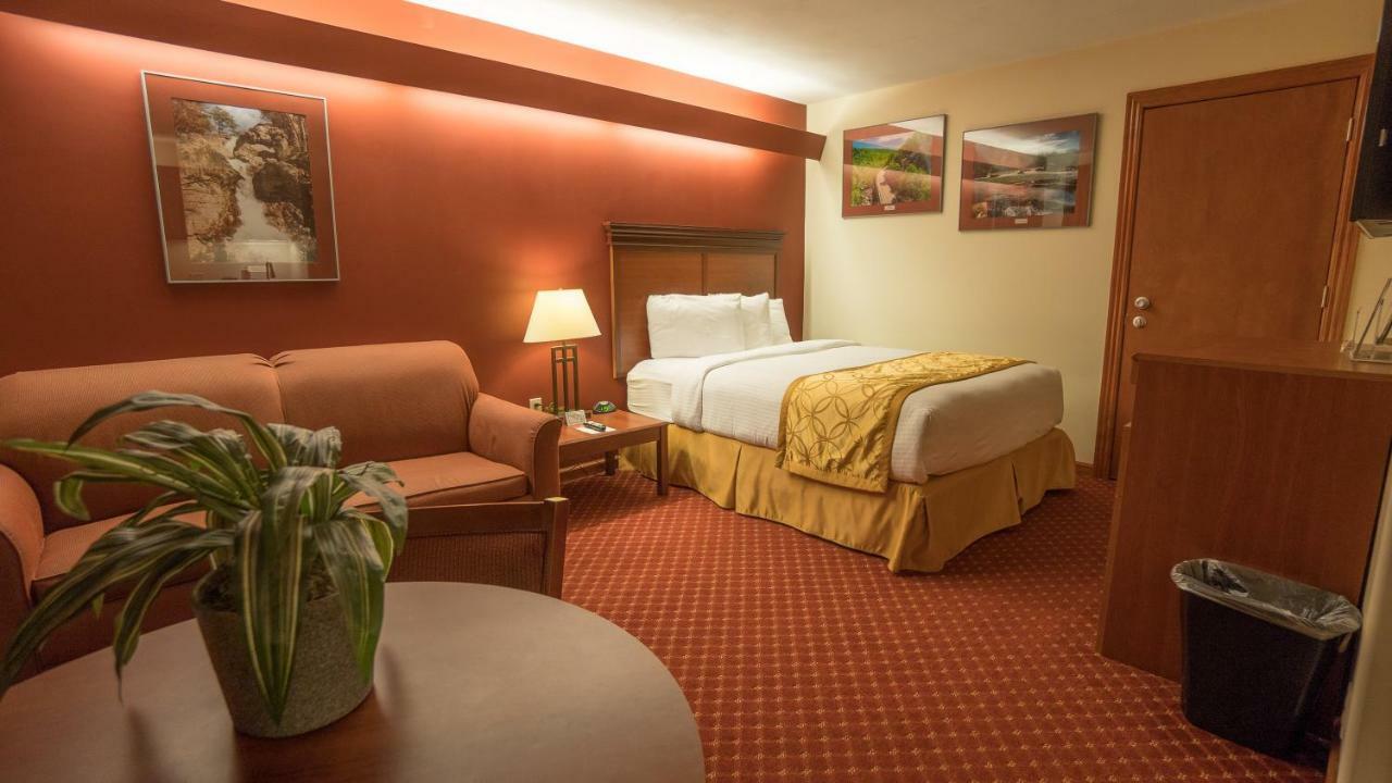 Shepherd Mountain Inn & Suites Pilot Knob Екстериор снимка