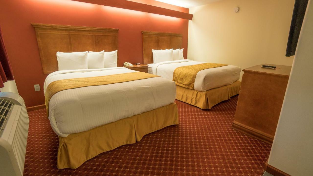 Shepherd Mountain Inn & Suites Pilot Knob Екстериор снимка
