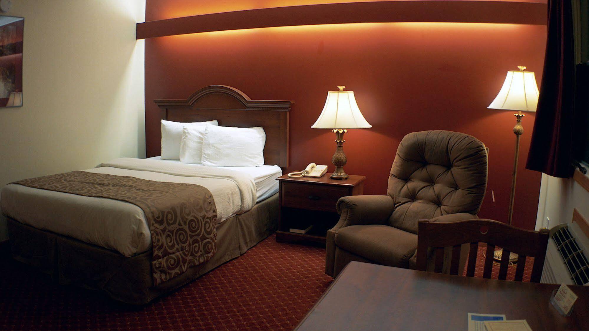 Shepherd Mountain Inn & Suites Pilot Knob Екстериор снимка