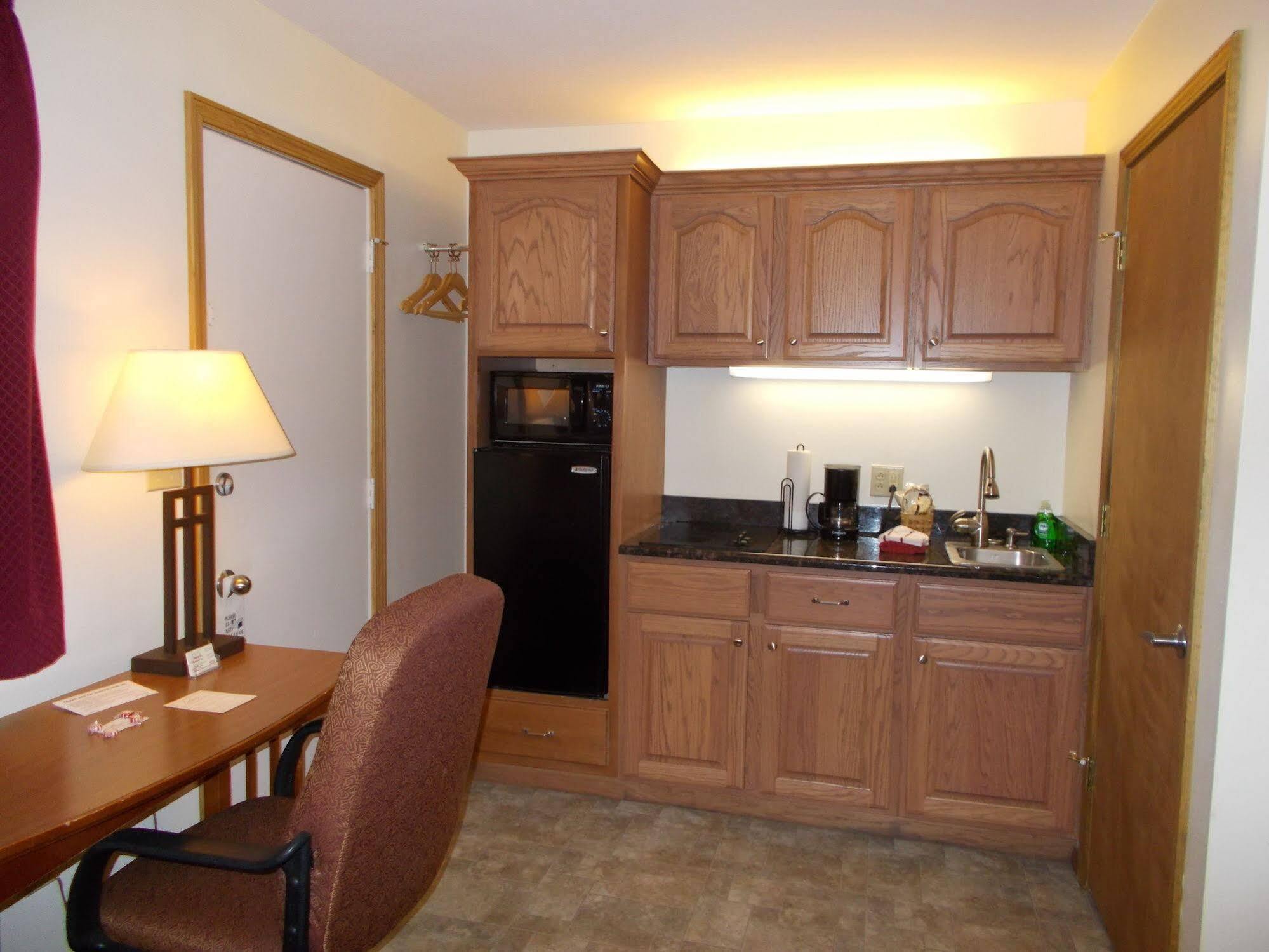 Shepherd Mountain Inn & Suites Pilot Knob Екстериор снимка