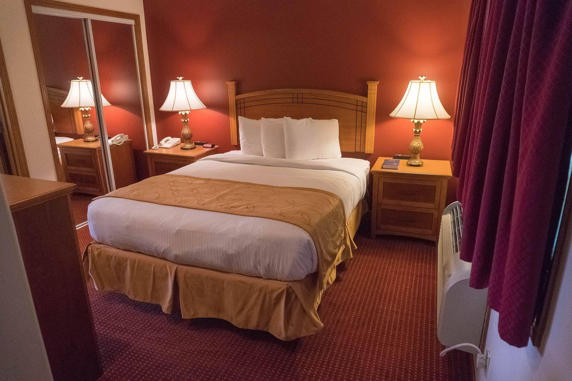 Shepherd Mountain Inn & Suites Pilot Knob Екстериор снимка
