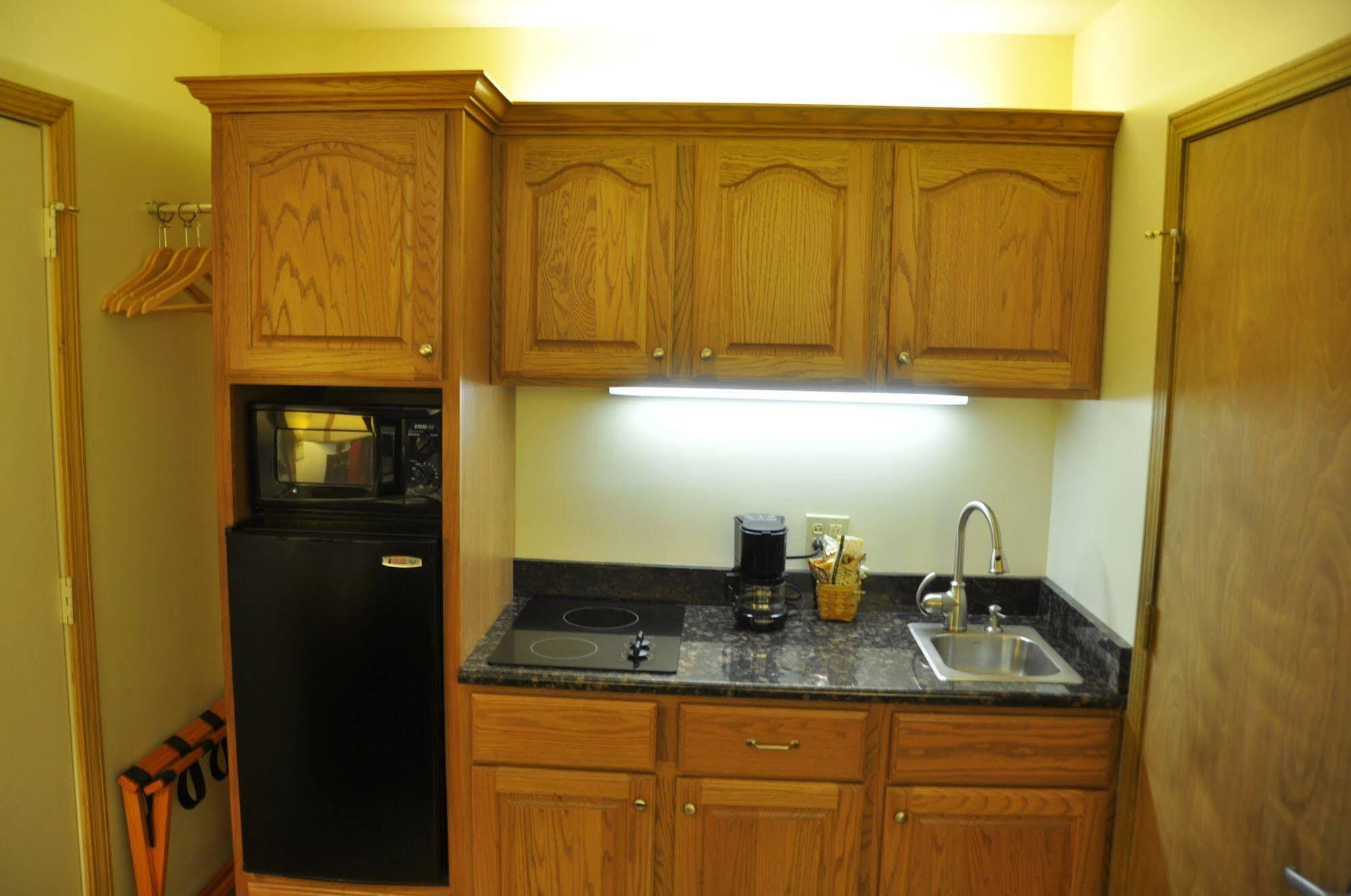 Shepherd Mountain Inn & Suites Pilot Knob Екстериор снимка